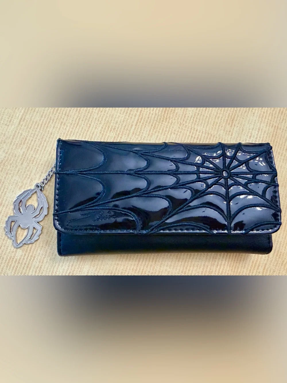 Kreepsville 666 Elvira Mistress of the Dark Spider Web Wallet w/ Spider Charm EU